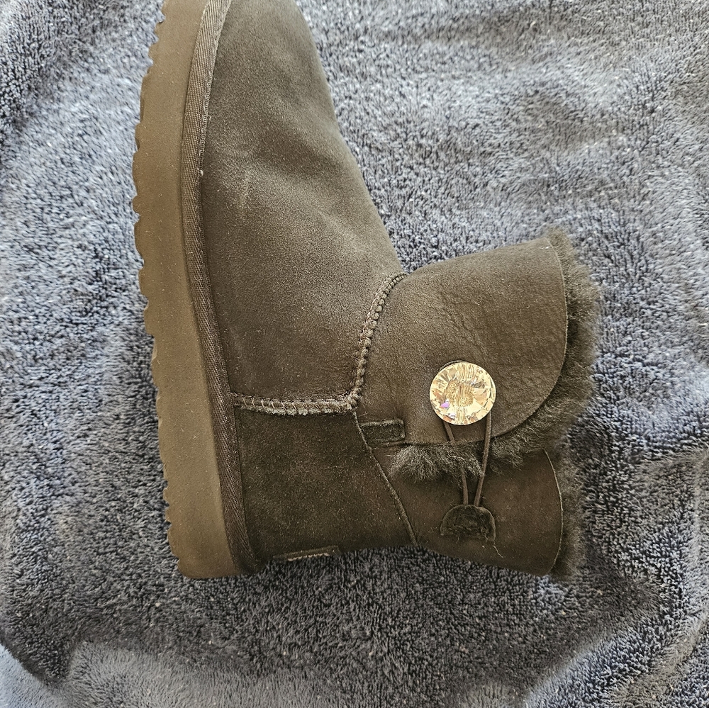 Boots - Picture 3 of 4